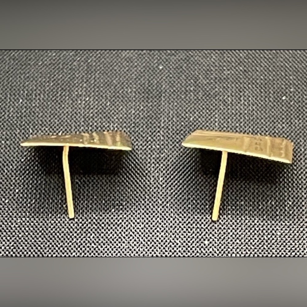 14K Solid Yellow Gold Diamond Cut Earrings .7 grams